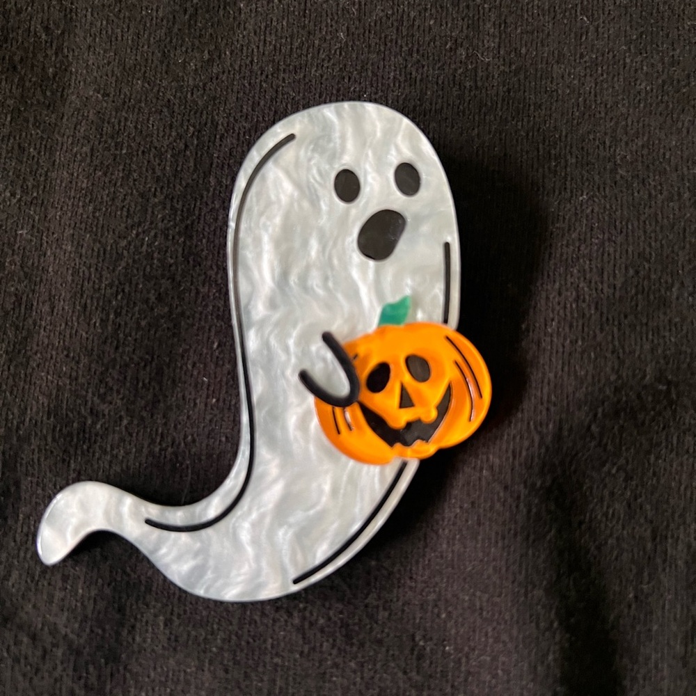 Erstwilder brooch